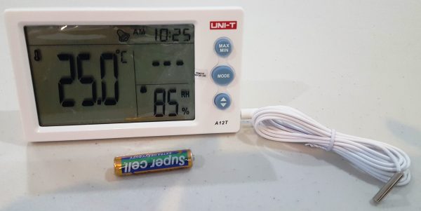Cuenta con medición secundaria de temperatura
