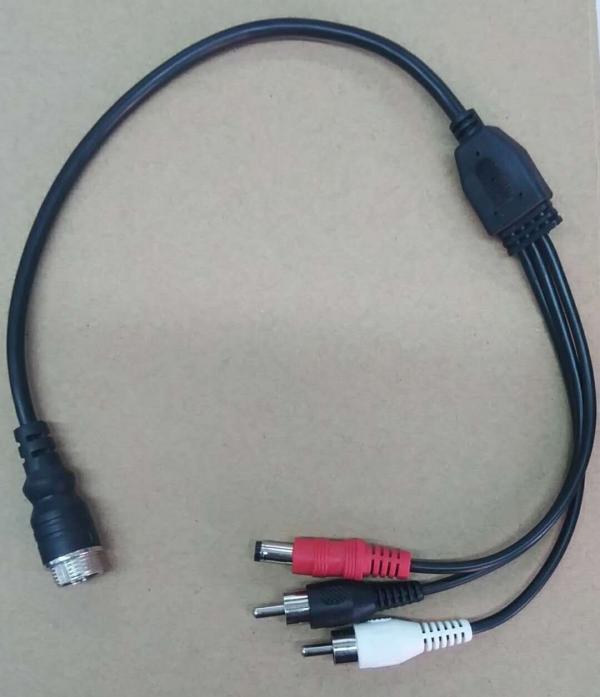 incluye cable adaptador